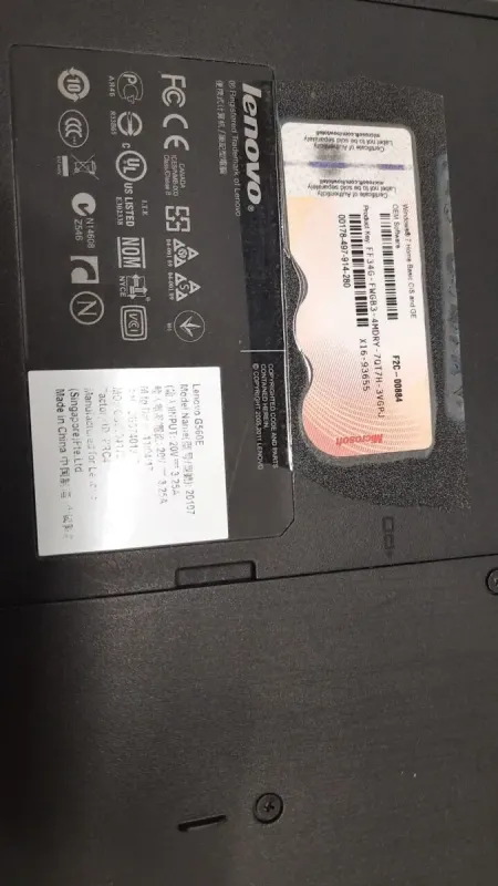 Ноутбук Б-клас Lenovo G560e / 15.6" (1366x768) TN / Intel Celeron T3500 (2 ядра по 2.1 GHz) / 4 GB DDR3 / 120 GB SSD / Intel GMA 4500MHD Graphics / WebCam б/в - зображення 3