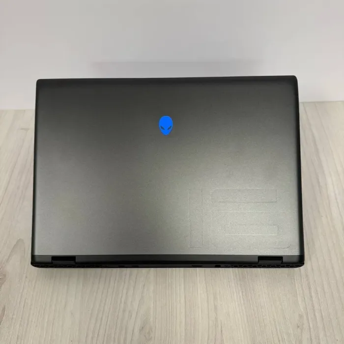 Ігровий ноутбук Dell Alienware m16 R2 / 16" (2560x1600) IPS / Intel Core Ultra 7 155H (16 (22) ядер по 1.4 - 4.8 GHz) / 16 GB DDR5 / 1000 GB SSD NVMe / nVidia GeForce RTX 4070, 8 GB GDDR6, 128-bit / WebCam б/в - зображення 3