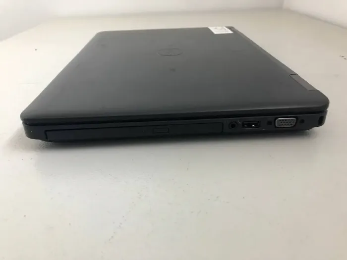 Ноутбук Б-клас Dell Latitude E5440 / 14" (1366x768) TN / Intel Core i3-4030U (2 (4) ядра по 1.9 GHz) / 4 GB DDR3 / 500 GB HDD / Intel HD Graphics 4400 / WebCam / DVD-ROM б/в - зображення 4