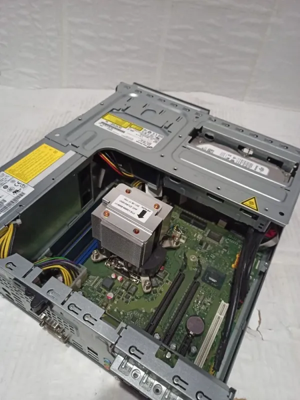 ПК Fujitsu Esprimo E700 E85+ SFF / Core i3-2100 (2(4) ядра по 3.1GHz) / 4GB DDR3 / 250GB HDD / HD Graphics 2000 / DVD-ROM б/в - зображення 7