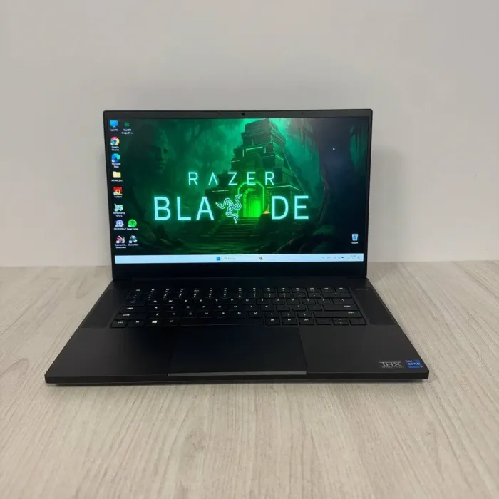 Ігровий ноутбук Razer Blade 15 RZ09-0409 / 15,6" (1920x1080) IPS / Intel Core i7-11800H (8 (16) ядер по 2,3 - 4,6 ГГц) / 32 ГБ DDR4 / 1000 ГБ SSD NVMe / nVidia GeForce RTX 3080, 8 ГБ GDDR6, 256-біт / Веб-камера б/в - изображение 2