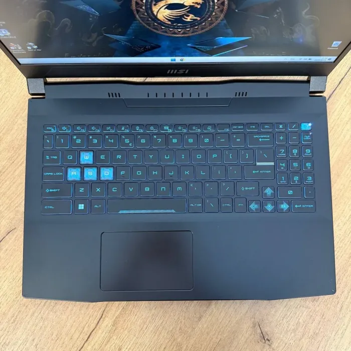 Ігровий ноутбук Б-клас MSI Bravo 15 B7ED / 15.6" (1920x1080) IPS / AMD Ryzen 7 7735HS (8 (16) ядер по 3.2 - 4.75 GHz) / 16 GB DDR4 / 512 GB SSD / AMD Radeon RX 6550M, 4 GB GDDR6, 64-bit / WebCam б/в - зображення 7