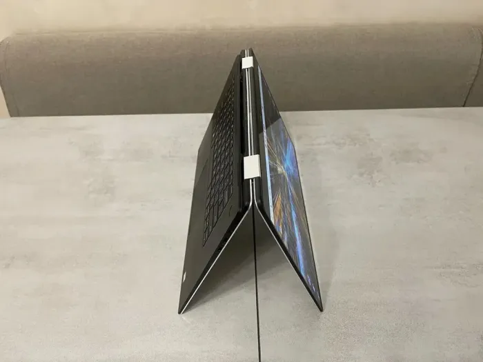 Ігровий ультрабук-трансформер Dell XPS 15 9575 / 15.6" (1920x1080) IPS Touch / Intel Core i7-8705G (4 (8) ядра по 3.1 - 4.1 GHz) / 16 GB DDR4 / 512 GB SSD M.2 / AMD Radeon RX Vega M GL, 4 GB HBM2, 256-bit / WebCam б/в - зображення 6