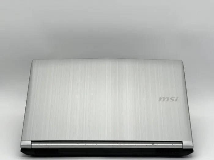 Ігровий ноутбук MSI PL60 7RD-013US / 15.6" (1920x1080) IPS / Intel Core i7-7500U (2 (4) ядра по 2.7 - 3.5 GHz) / 16 GB DDR4 / 120 GB SSD + 1000 GB HDD / nVidia GeForce GTX 1050, 2 GB GDDR5, 128-bit / WebCam  б/в - зображення 5