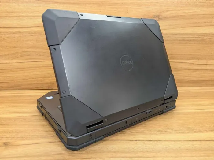 Захищений ноутбук Dell Latitude 14 Rugged 5414 / 14" (1366x768) TN / Intel Core i5-6300U (2 (4) ядра по 2.4 - 3.0 GHz) / 8 GB DDR4 / 256 GB SSD / Intel HD Graphics 520 / WebCam / HDMI / Windows 10 б/в - зображення 7