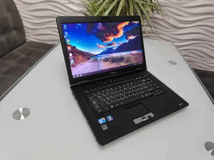 Ноутбук Б-класс Toshiba Tecra A11 / 15.6"  TN / Intel Core i5-560M (2 (4) ядра по 2.66-3.2 GHz) / 4GB DDR3 / 128 GB SSD / Intel HD Graphics / WebCam / VGA б/в - зображення 3