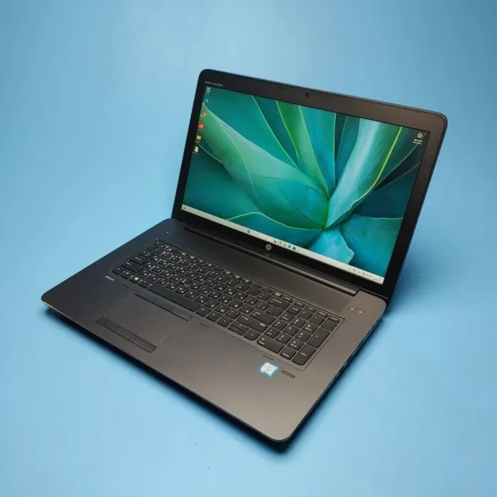Мобільна робоча станція HP ZBook 17 G4 / 17.3" (1920x1080) IPS / Intel Core i7-7820HQ (4 (8) ядра по 2.9 - 3.9 GHz) / 16 GB DDR4 / 480 GB SSD / nVidia Quadro P3000, 6 GB GDDR5, 192-bit / WebCam / Win 10 Pro б/в - зображення 2