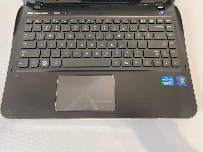 Ноутбук Samsung NP-SF311 / 13.3" (1366x768) TN / Intel Core i3-2310M (2 (4) ядра по 2.1 GHz) / 8 GB DDR3 / 128 GB SSD / Intel HD Graphics 3000 / WebCam б/в - изображение 4