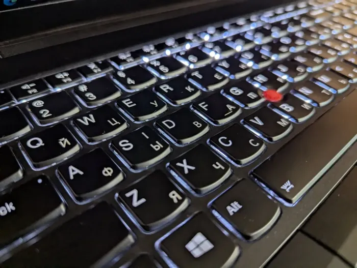 Ультрабук Б-клас Lenovo ThinkPad T590 / 15.6" (1920x1080) IPS / Intel Core i7-8565U (4 (8) ядра по 1.8 - 4.6 GHz) / 16 GB DDR4 / 512 GB SSD / Intel UHD Graphics 620 / WebCam / TouchID / Windows 10 б/в - зображення 7