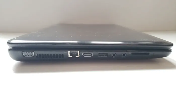 Ноутбук HP 2000 / 15.6" (1366x768) TN / Intel Core i3-3110M (2 (4) ядра по 2.4 GHz) / 8 GB DDR3 / 500 GB HDD / Intel HD Graphics 4000 / WebCam б/в - зображення 5