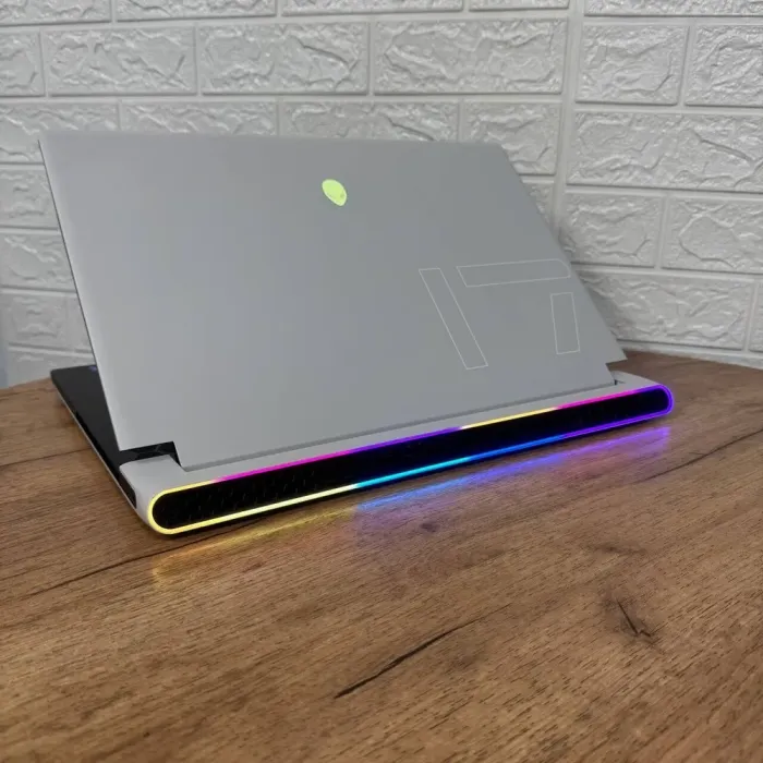Ігровий ноутбук Dell Alienware x17 R1 White / 17.3" (1920x1080) IPS / Intel Core i7-11800H (8 (16) ядер по 2.3 - 4.6 GHz) / 16 GB DDR4 / 1000 GB SSD NVMe / nVidia GeForce RTX 3070, 8 GB GDDR6, 256-bit / WebCam б/в - зображення 6