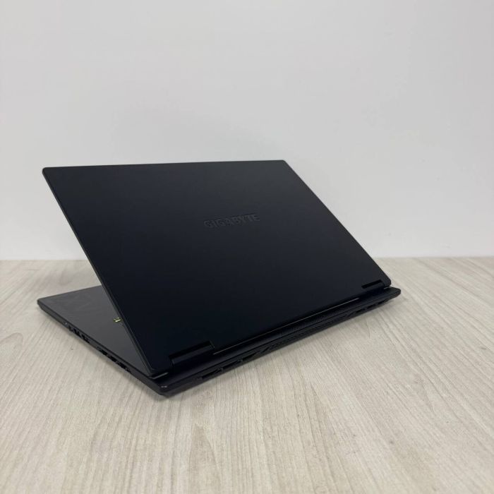 Ігровий ноутбук Gigabyte Gaming A16 CVH / 16" (2560x1600) IPS / Intel Core i7-13620H (10 (16) ядер по 2,4 - 4,9 ГГц) / 32 ГБ DDR5 / 1000 ГБ SSD NVMe / nVidia GeForce RTX 5060, 8 ГБ GDDR7, 128-біт / Веб-камера б/в - зображення 6