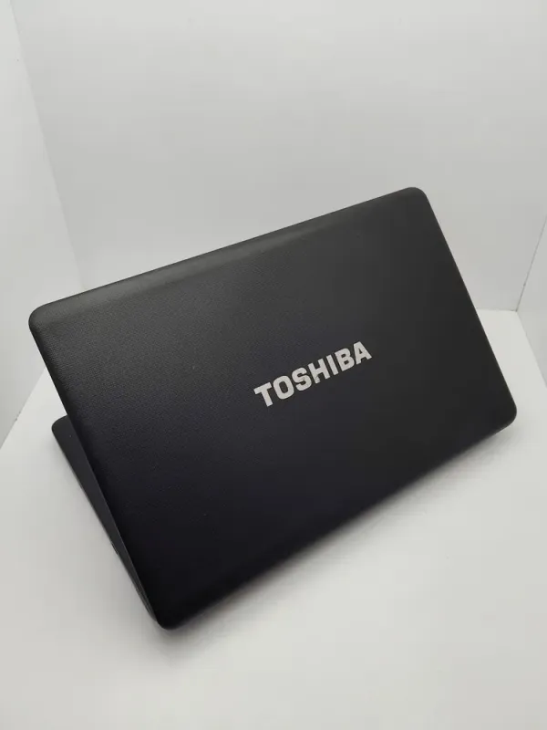 Ноутбук Toshiba Satellite C850 / 17.3" (1600x900) TN / Intel Core i3-350M (2 (4) ядра по 2.26 GHz) / 6 GB DDR3 / 320 GB HDD / Intel HD Graphics / WebCam б/в - зображення 8