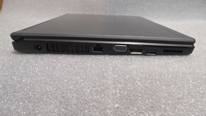 Ноутбук Fujitsu Lifebook E736 / 13.3" TN / Core i5-6300U (2(4) ядра по 2.4-3GHz) / 8GB DDR4 / 500GB HDD / HD Graphics 520 / WebCam б/в - зображення 9