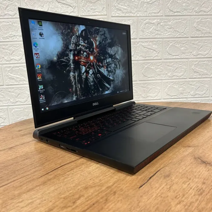Ігровий ноутбук Dell Inspiron 15 Gaming 7567 / 15.6" (1920x1080) IPS / Intel Core i5-7300HQ (4 ядра по 2.5 - 3.5 GHz) / 16 GB DDR4 / 128 GB SSD M.2 + 500 GB HDD / nVidia GeForce GTX 1050, 4 GB GDDR5, 128-bit / WebCam б/в - зображення 3