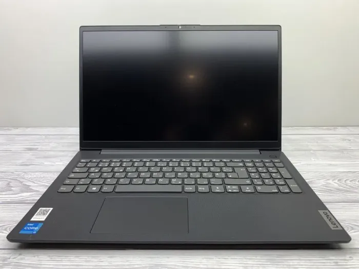 Ноутбук Lenovo V15 G2 ITL / 15.6" (1920x1080) IPS / Intel Core i3-1115G4 (2 (4) ядра по 3.0 - 4.1 GHz) / 8 GB DDR4 / 240 GB SSD / Intel UHD Graphics / WebCam б/в - зображення 2