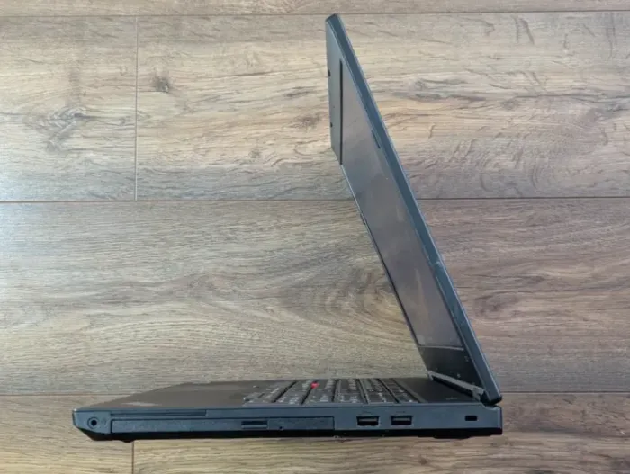 Ноутбук Lenovo ThinkPad L570 / 15.6" (1366x768) TN / Intel Core i5-6300U (2 (4) ядра по 2.4 - 3.0 GHz) / 8 GB DDR4 / 250 GB SSD / Intel HD Graphics 520 / WebCam б/в - зображення 5