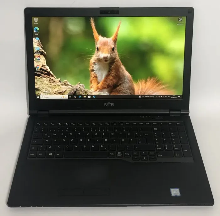 Ноутбук Fujitsu LifeBook E558 / 15.6" (1920x1080) IPS / Intel Core i3-7130U (2 (4) ядра по 2.7 GHz) / 8 GB DDR4 / 256 GB SSD / Intel HD Graphics 620 / WebCam / Win 10 Pro б/в - зображення 2