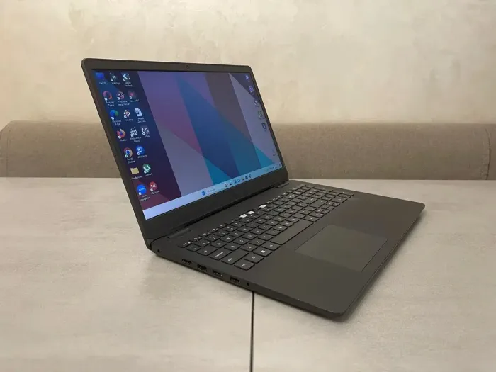 Ноутбук Б-клас Dell Inspiron 3502 / 15.6" (1366x768) TN / Intel Pentium Silver N5030 (4 ядра по 1.1 - 3.1 GHz) / 4 GB DDR4 / 128 GB SSD M.2 / Intel UHD Graphics 605 / WebCam / HDMI б/в - зображення 4