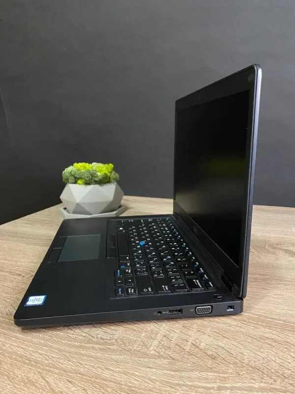 Ультрабук Б-клас Dell Latitude 5480 / 14" (1920x1080) TN / Intel Core i5-6300U (2 (4) ядра по 2.4 - 3.0 GHz) / 8 GB DDR4 / 256 GB SSD / Intel HD Graphics 520 / WebCam / Win 10 б/в - зображення 5