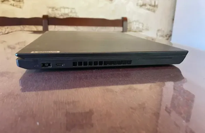 Робоча станція Б-клас Lenovo ThinkPad P15v / 15.6" (1920x1080) IPS / Intel Core i7-10850H (6 (12) ядер по 2.7 - 5.1 GHz) / 32 GB DDR4 / 256 GB SSD / nVidia Quadro P620, 4 GB GDDR5, 128-bit / WebCam б/в - зображення 6