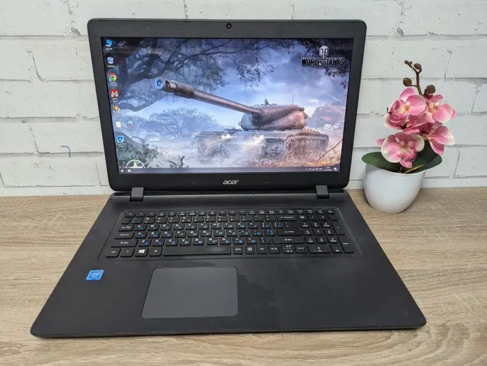 Ноутбук Б-клас Acer Aspire ES1-732 / 15.6" (1600x900) TN / Intel Celeron N3350 (2 ядра по 1.1 - 2.4 GHz) / 8 GB DDR3 / 128 GB SSD / Intel HD Graphics 500 / WebCam б/в - зображення 2