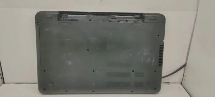 Ноутбук HP 17-p023ng / 17.3" (1600x900) TN / AMD E1-6010 (2 ядра по 1.35 GHz) / 4 GB DDR3 / 120 GB SSD / AMD Radeon R2 Graphics / WebCam / DVD-ROM / АКБ не тримає б/в - зображення 7