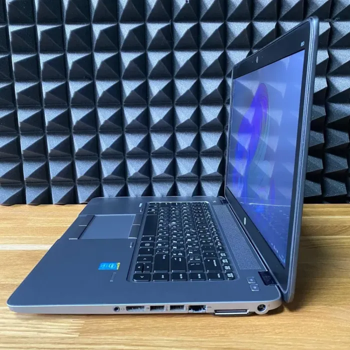 Ноутбук HP EliteBook 850 G2 / 15.6" (1920x1080) TN / Intel Core i7-5600U (2 (4) ядра по 2.6 - 3.2 GHz) / 16 GB DDR3 / 256 GB SSD / Intel HD Graphics 5500 / WebCam б/в - зображення 6