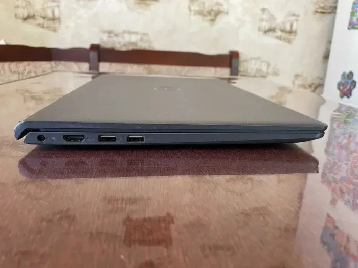 Ультрабук Dell Inspiron 15 3511 / 15.6" (1920x1080) IPS / Intel Core i5-1135G7 (4 (8) ядра по 2.4 - 4.2 GHz) / 8 GB DDR4 / 256 GB SSD / Intel Iris Xe Graphics / WebCam б/в - зображення 4