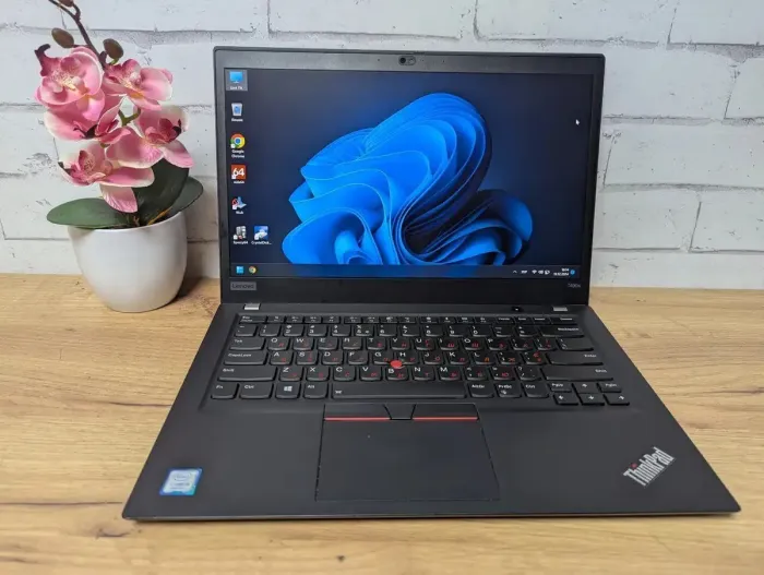 Ультрабук Lenovo ThinkPad T490s / 14" (1920x1080) TN Touch / Intel Core i5-8265U (4 (8) ядра по 1.6 - 3.9 GHz) / 8 GB DDR4 / 256 GB SSD / Intel UHD Graphics / WebCam б/в - зображення 2