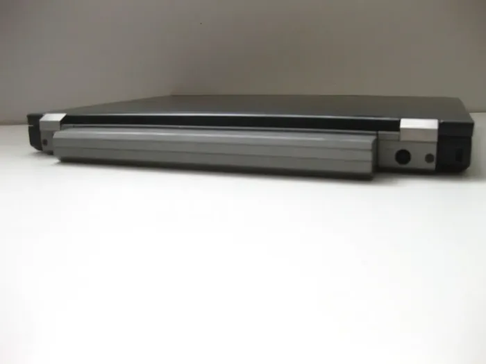 Ноутбук Dell Latitude E4300 / 13.3" (1280x800) TN / Intel Core 2 Duo SP9400 (2 ядра по 2.4 GHz) / 6 GB DDR3 / 128 GB SSD / Intel GMA X4500MHD Graphics / WebCam / DVD-RW б/в - зображення 6