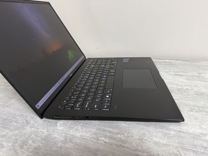 Ультрабук Б-клас LG Gram 17Z95P / 17" (2560x1600) IPS / Intel Core i7-1195G7 (4 (8) ядра по 2.9 - 5.0 GHz) / 16 GB DDR4 / 1000 GB SSD / Intel Iris Xe Graphics / WebCam / Win 11 Home б/в - изображение 4