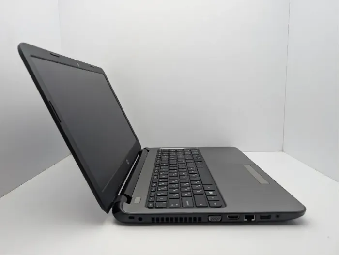 Ноутбук HP 250 G3 / 15.6" (1366x768) TN / Intel Celeron N2840 (2 ядра по 2.16 - 2.58 GHz) / 8 GB DDR3 / 120 GB SSD / Intel HD Graphics / WebCam / DVD-ROM б/в - зображення 4