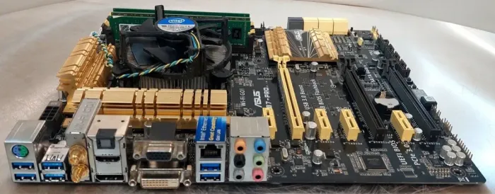 Комплект: Материнська плата Asus Z87-PRO / LGA1150 / Intel Core i7-4770K (4 (8) ядра по 3,5 - 3,9 ГГц) / 32 ГБ DDR3 / Intel HD Graphics 4600 + Кулер б/в - зображення 5