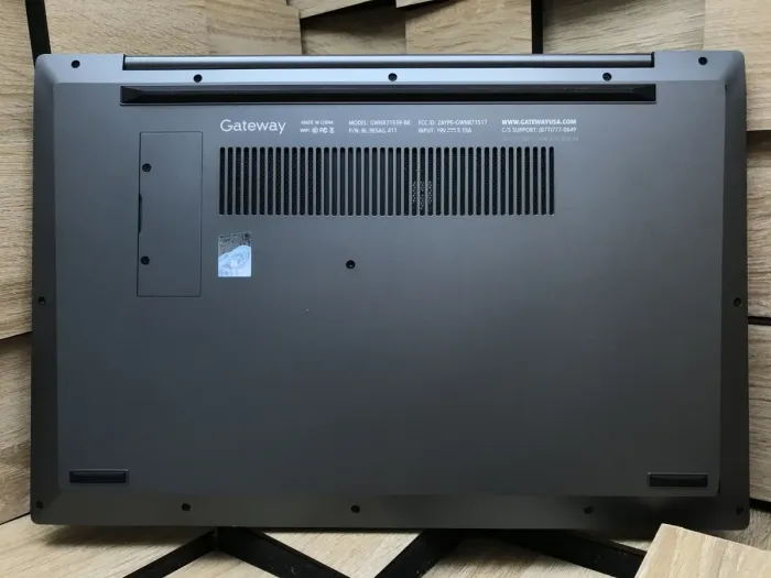 Ультрабук Gatewey GWNR 71539-BK / 15.6" (1920x1080) IPS / AMD Ryzen 7 3700U (4 (8) ядра по 2.3 - 4.0 GHz) / 16 GB DDR4 / 256 GB SSD / AMD Radeon RX Vega 10 Graphics / WebCam б/в - зображення 8