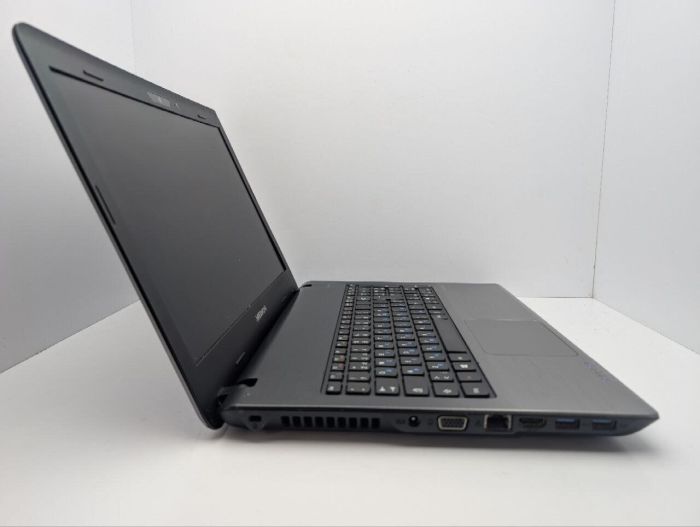 Ноутбук Medion Akoya E6232 / 15.6" (1366x768) TN / Intel Core i3-3110M (2 (4) ядра по 2.4 GHz) / 8 GB DDR3 / 750 GB HDD / Intel HD Graphics 4000 / WebCam / DVD-ROM б/в - зображення 3
