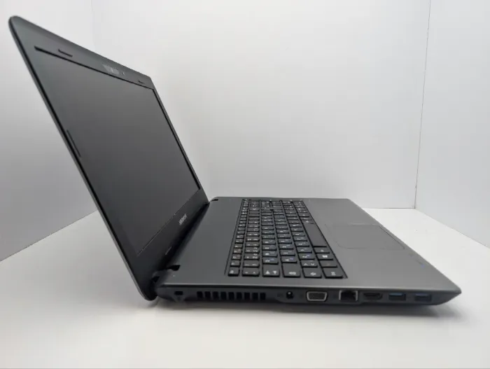 Ноутбук Medion Akoya E6232 / 15.6" (1366x768) TN / Intel Core i3-3110M (2 (4) ядра по 2.4 GHz) / 8 GB DDR3 / 750 GB HDD / Intel HD Graphics 4000 / WebCam / DVD-ROM б/в - зображення 3
