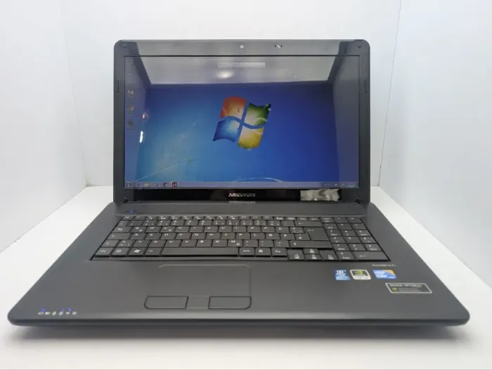 Ноутбук Medion Akoya P7618 / 17.3" (1600x900) TN / Intel Core i5-480M (2 (4) ядра по 2.66 - 2.93 GHz) / 6 GB DDR3 / 1000 GB HDD / nVidia GeForce GT 540M, 1 GB GDDR3, 128-bit / WebCam / DVD-ROM б/в - зображення 2