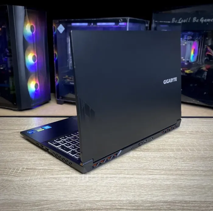 Ігровий ноутбук Gigabyte G5 GE / 15.6" (1920x1080) IPS / Intel Core i5-12500H (12 (16) ядер по 3.3 - 4.5 GHz) / 16 GB DDR4 / 512 GB SSD M.2 / nVidia GeForce RTX 3050, 4 GB GDDR6, 128-bit / WebCam б/в - зображення 6
