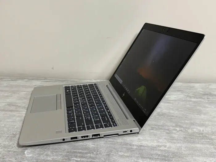 Ультрабук Б-клас HP Elitebook 745 G5 / 14" (1920x1080) IPS / AMD Ryzen 7 Pro 2700U (4 (8) ядра по 2.2 - 3.8 GHz) / 16 GB DDR4 / 256 GB SSD / AMD Radeon Vega 10 Graphics / WebCam б/в - зображення 4
