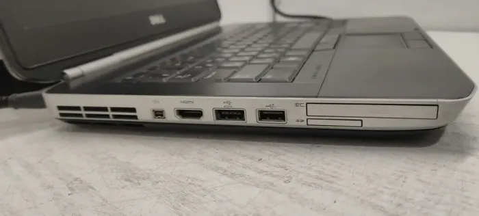 Ноутбук Б-класс Dell Latitude E5420 / 14" TN / Core i5-2520M (2(4) ядра по 2.5-3.2 GHz) / 4GB DDR3 / 320GB HDD / HD Graphics 3000 / DVD-RW б/в - зображення 4