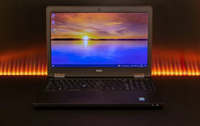 Ноутбук Б-класс Dell Latitude E5550 / 15.6"  TN / Core i5-5300U (2(4) ядра по 2.3-2.9GHz) / 4GB DDR3 / 500GB HDD / HD Graphics 5500 / WebCam / HDMI б/в - зображення 2