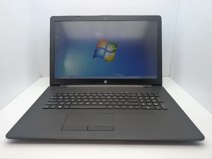 Ноутбук HP 17-bs075ng / 17.3" (1600x900) TN / Intel Celeron N3060 (2 ядра по 1.6 - 2.48 GHz) / 8 GB DDR3 / 1000 GB HDD / Intel HD Graphics / WebCam / DVD-ROM б/в - зображення 2