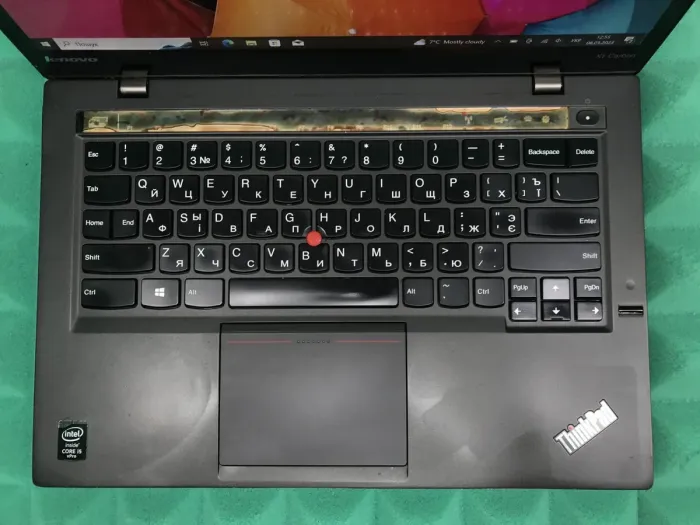 Ультрабук Б-клас Lenovo ThinkPad X1 Carbon (2nd Gen) / 14" (2560x1440) IPS Touch / Intel Core i5-4300U (2 (4) ядра по 1.9 - 2.9 GHz) / 4 GB DDR3 / 256 GB SSD M.2 / Intel HD Graphics 4400 / WebCam / Fingerprint/ HDMI / miniDP б/в - зображення 4