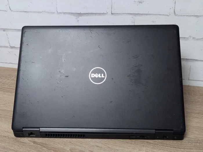 Ноутбук Б-клас Dell Latitude 5580 / 15.6" (1920x1080) TN / Intel Core i5-6300U (2 (4) ядра по 2.4 - 3.0 GHz) / 16 GB DDR4 / 128 GB SSD / Intel HD Graphics 520 / WebCam б/в - зображення 3