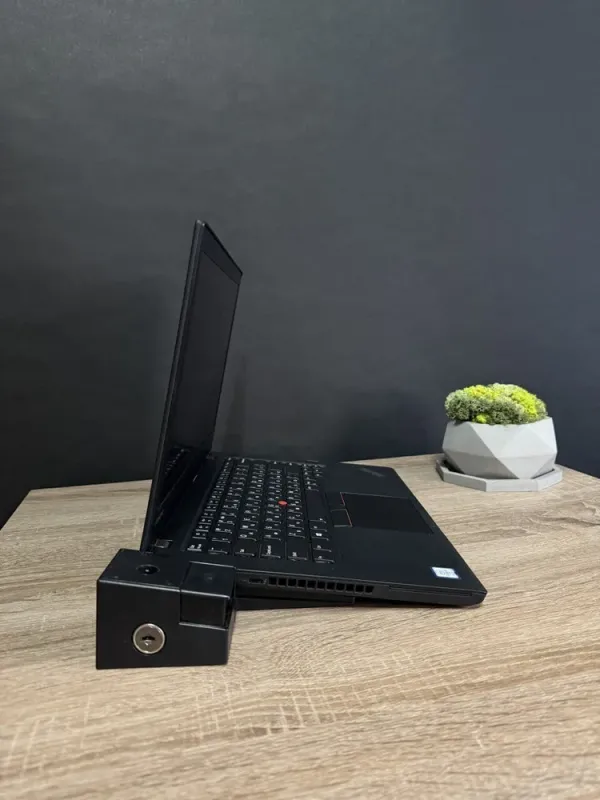 Ноутбук Б-клас Lenovo ThinkPad T470 / 14" (1920x1080) TN / Intel Core i5-7300U (2 (4) ядра по 2.6 - 3.5 GHz) / 16 GB DDR4 / 256 GB SSD M.2 /  Intel HD Graphics 520 / WebCam / Win 11 + DOC-станція б/в - зображення 4