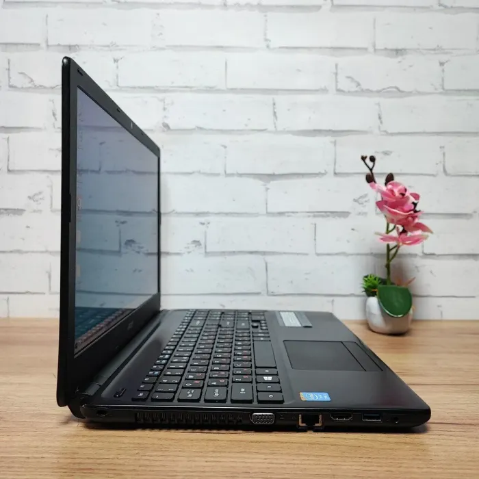 Ноутбук Acer Aspire E1-572 / 15.6" (1366x768) TN / Intel Core i5-4200U (2 (4) ядра по 1.7 - 2.7 GHz) / 8 GB DDR3 / 256 GB SSD / Intel HD Graphics 4600 / WebCam / DVD-ROM б/в - зображення 5