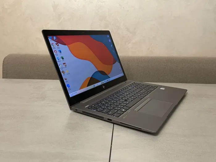 Мобільна робоча станція HP ZBook 15u G5 / 15.6" (1920x1080) IPS Touch / Intel Core i5-8350U (4 (8) ядра по 1.7 - 3.6 GHz) / 16 GB DDR4 / 256 GB SSD M.2 / AMD Radeon Pro WX 3100, 2 GB GDDR5, 128-bit / WebCam б/в - зображення 4