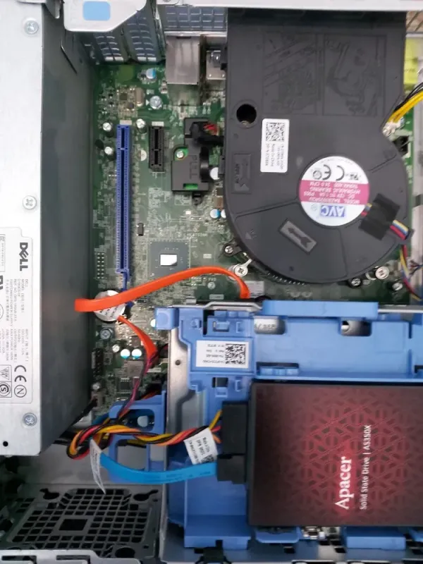 Комп'ютер Dell OptiPlex 3050 SFF / Intel Core i5-7500 (4 ядра по 3,4 - 3,8 ГГц) / 16 ГБ DDR4 / 512 ГБ SSD / Intel HD Graphics 630 / DVD-ROM б/в - зображення 3