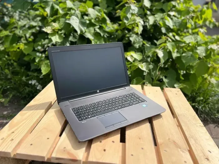 Мобільна робоча станція HP Zbook 17 G4 / 17.3" (1920x1080) IPS / Intel Core i7-7820HQ (4 (8) ядра по 2.9 - 3.9 GHz) / 32 GB DDR4 / 512 GB SSD / nVidia Quadro P5000, 16 GB GDDR5, 256-bit / WebCam / Windows 10 Pro б/в - зображення 6